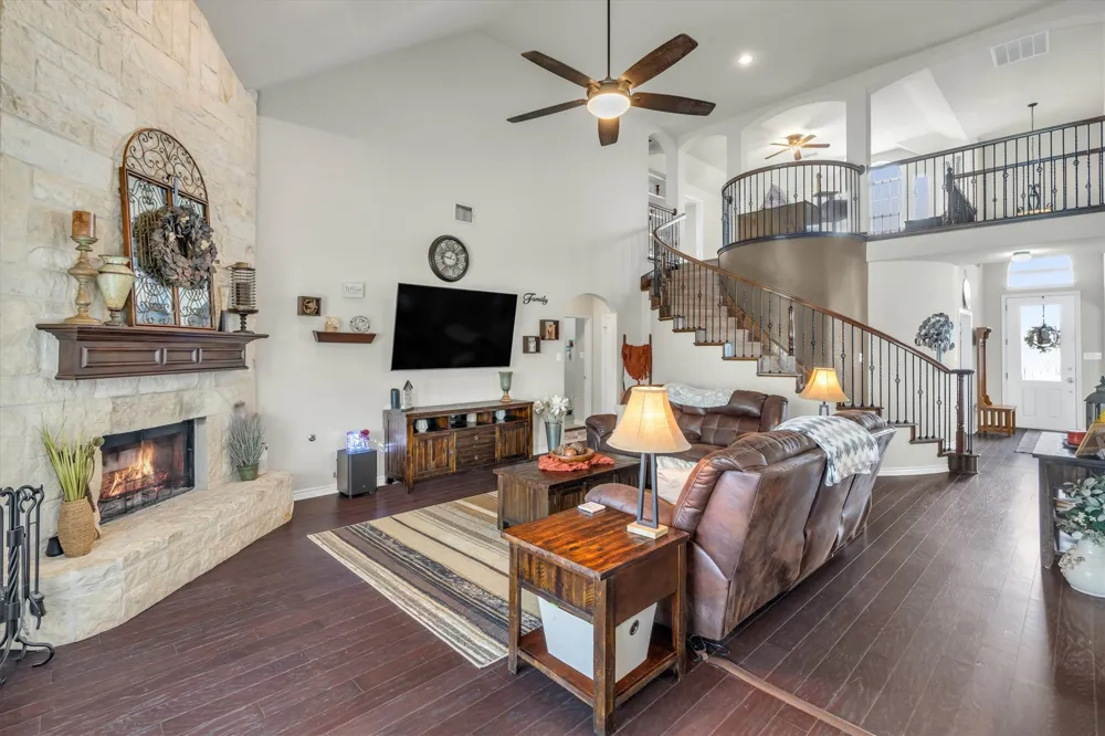 1232 Clearbrook Drive Kennedale, TX 76060
