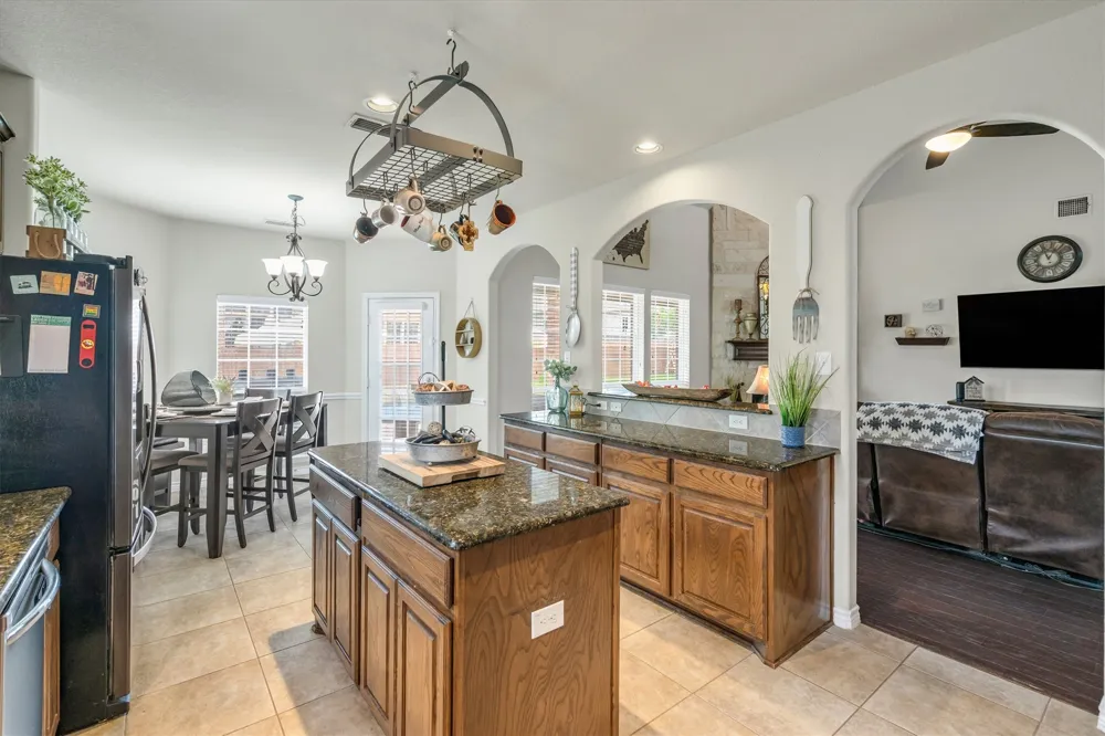1232 Clearbrook Drive Kennedale, TX 76060