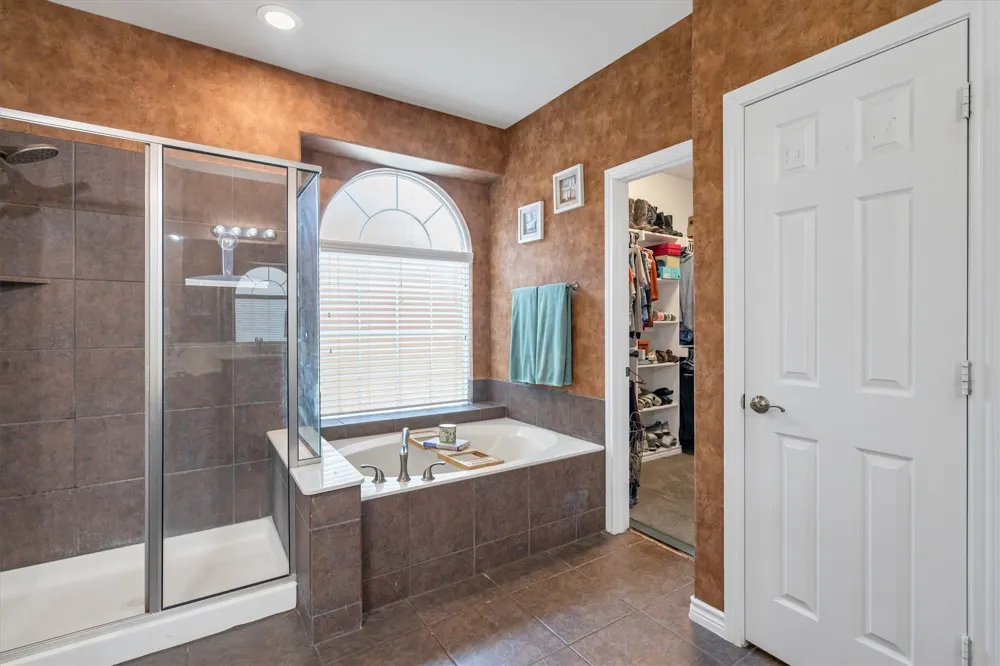 1232 Clearbrook Drive Kennedale, TX 76060
