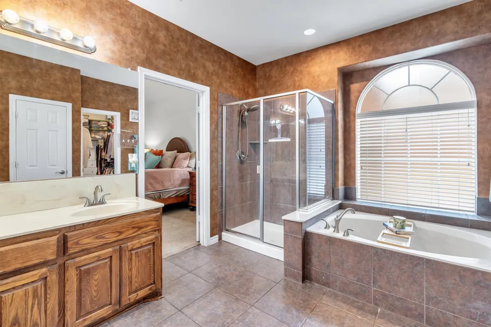 1232 Clearbrook Drive Kennedale, TX 76060