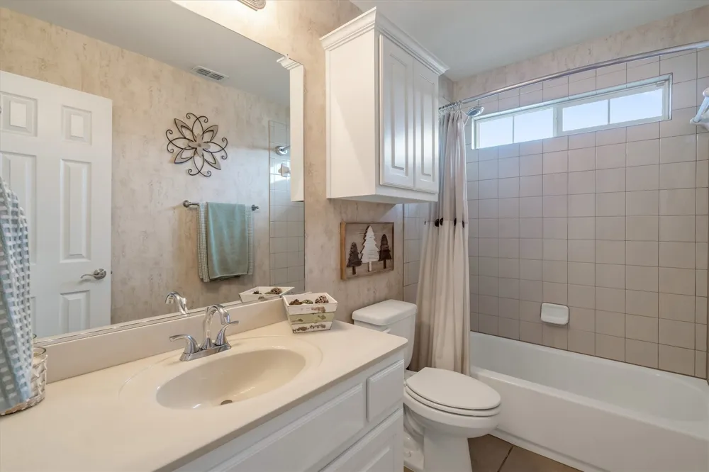 1232 Clearbrook Drive Kennedale, TX 76060