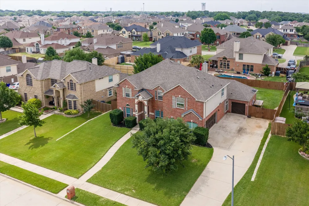 1232 Clearbrook Drive Kennedale, TX 76060