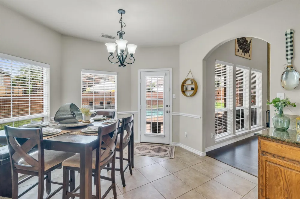1232 Clearbrook Drive Kennedale, TX 76060