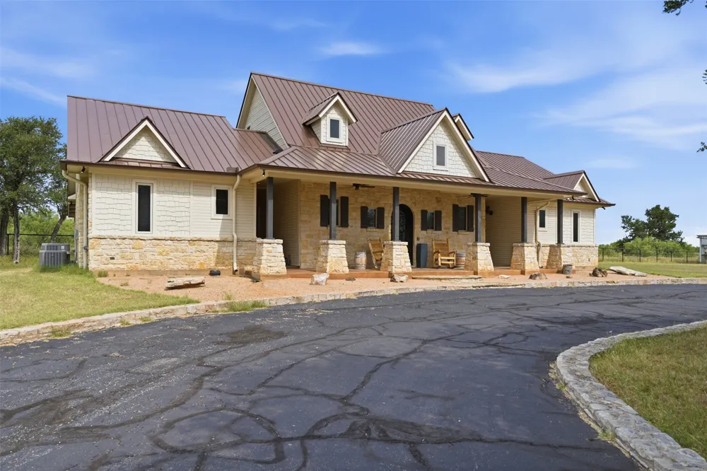 1083 Antler Drive Strawn, TX 76475