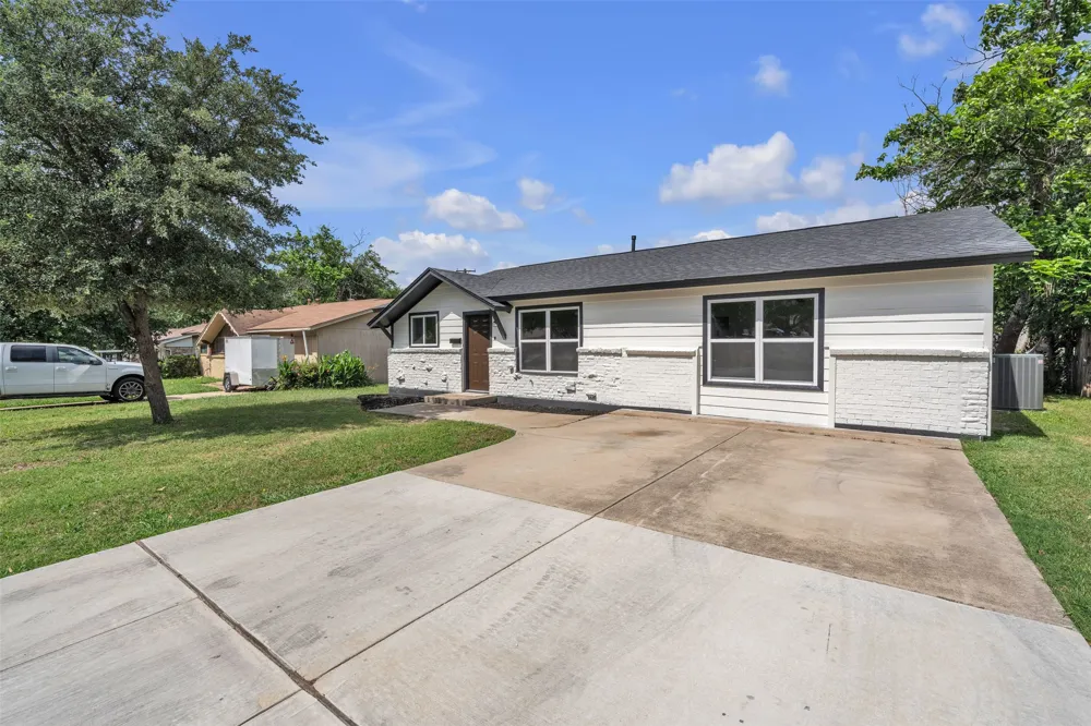 3265 Earle Drive Haltom City, TX 76117
