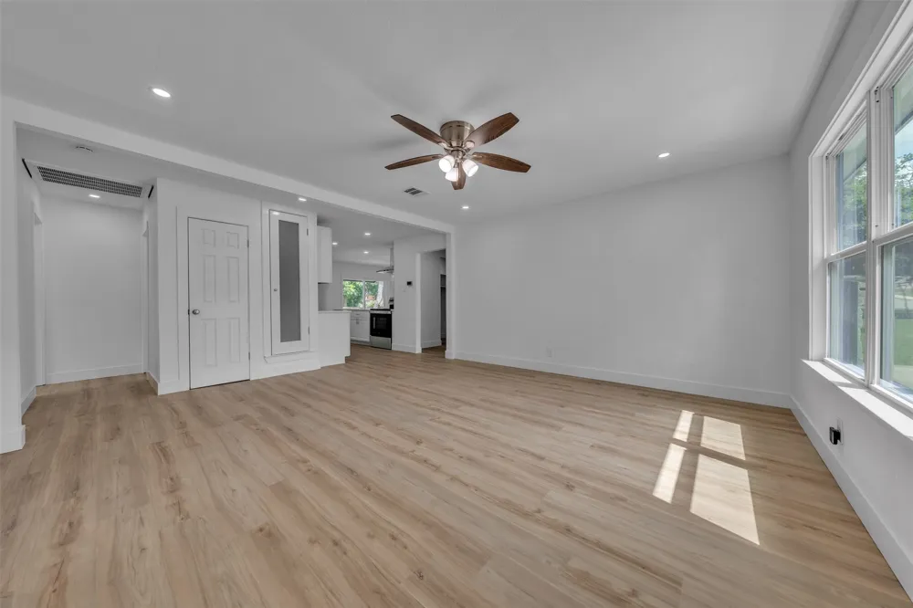 3265 Earle Drive Haltom City, TX 76117
