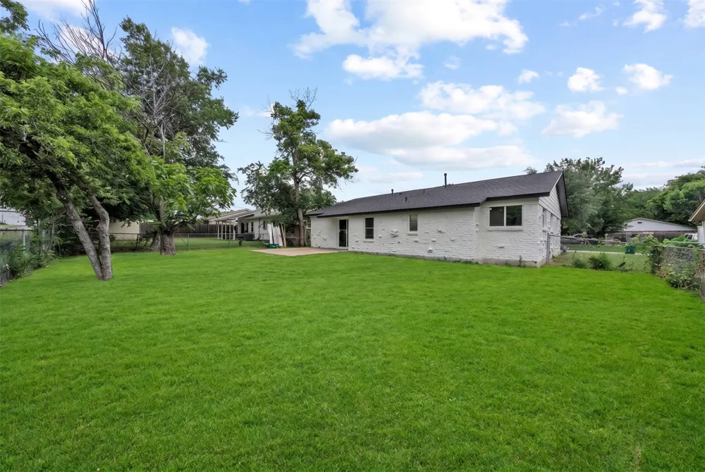 3265 Earle Drive Haltom City, TX 76117