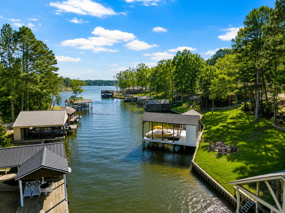 203 King Laurence Scroggins, TX 75480