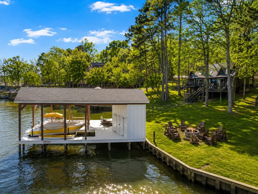 203 King Laurence Scroggins, TX 75480