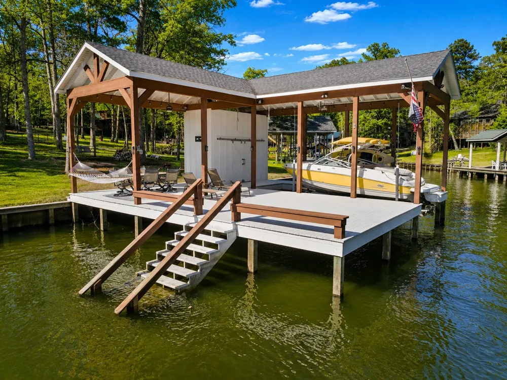 203 King Laurence Scroggins, TX 75480