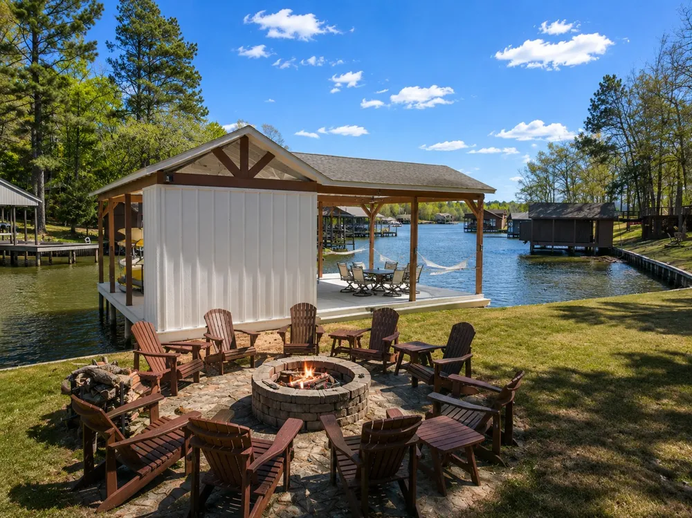 203 King Laurence Scroggins, TX 75480