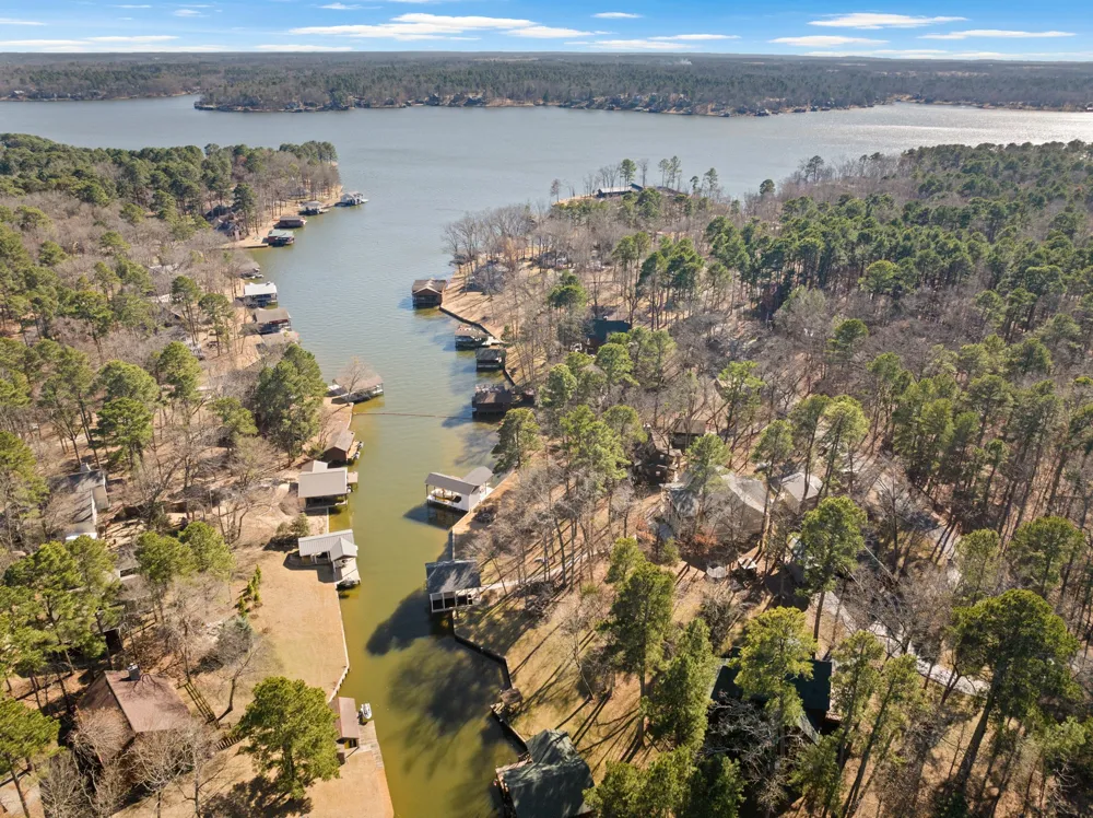 203 King Laurence Scroggins, TX 75480