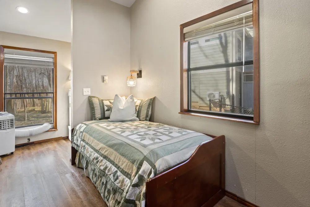 203 King Laurence Scroggins, TX 75480