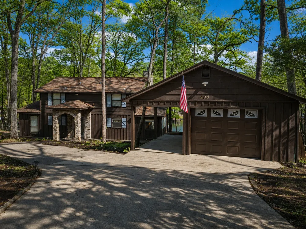 203 King Laurence Scroggins, TX 75480