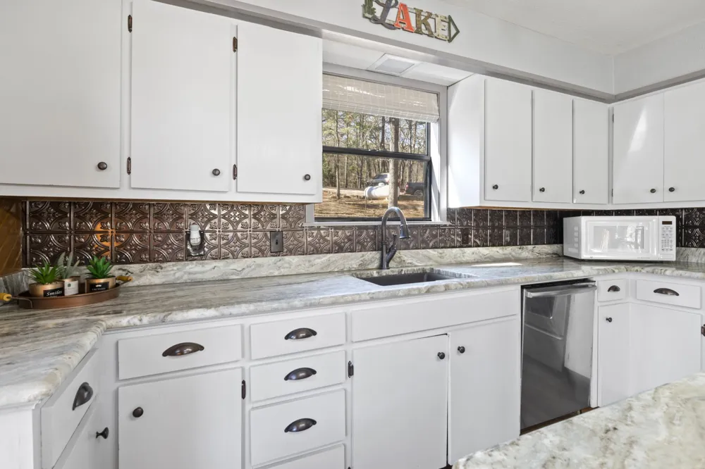 203 King Laurence Scroggins, TX 75480