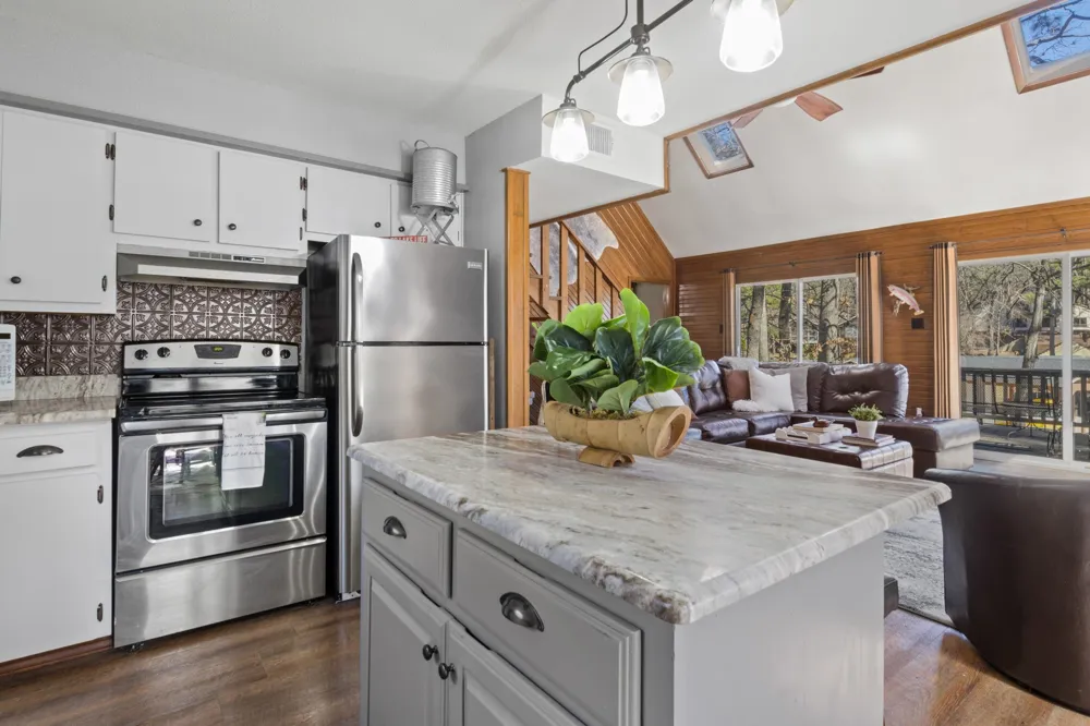203 King Laurence Scroggins, TX 75480