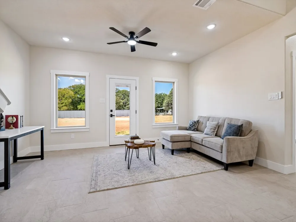 1007 Agua Escondida Court Springtown, TX 76082