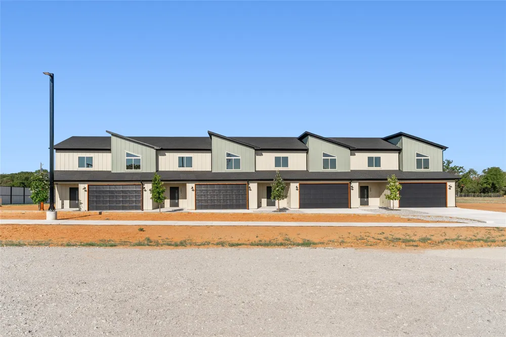 1007 Agua Escondida Court Springtown, TX 76082