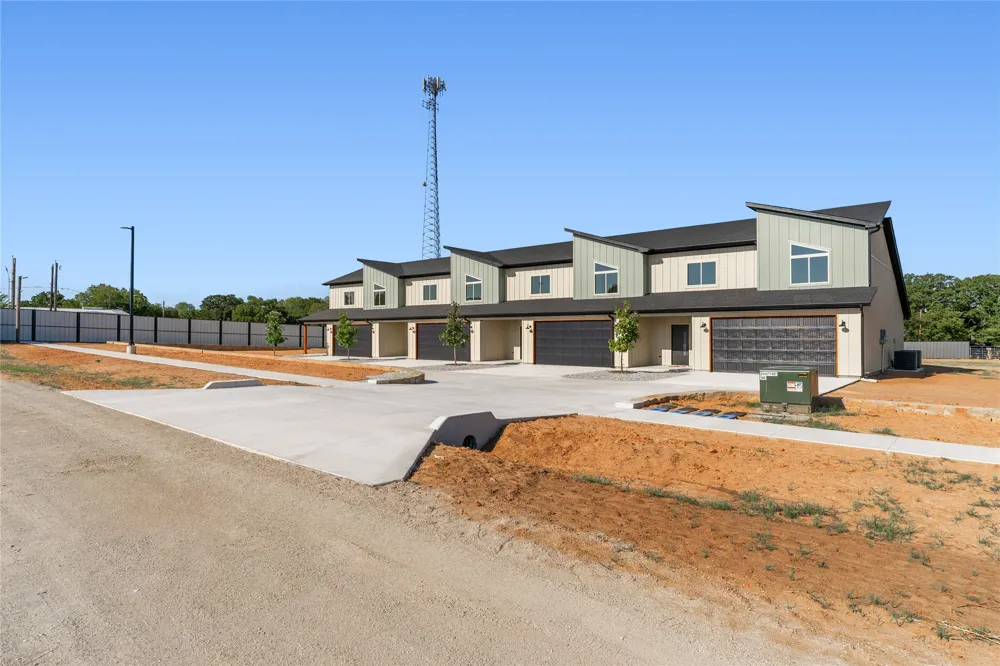 1007 Agua Escondida Court Springtown, TX 76082