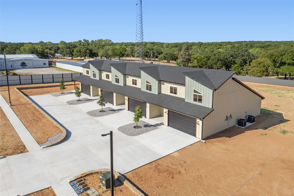 1003 Agua Escondida Court Springtown, TX 76082