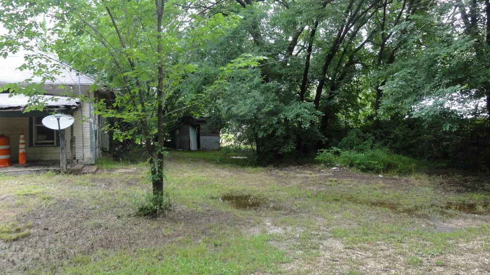 303 W College Street Trenton, TX 75490