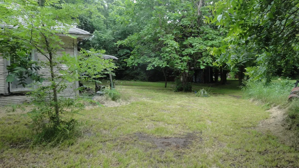 303 W College Street Trenton, TX 75490