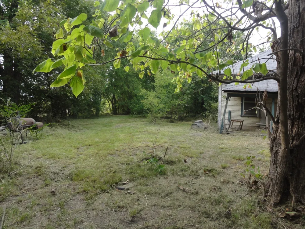 303 W College Street Trenton, TX 75490