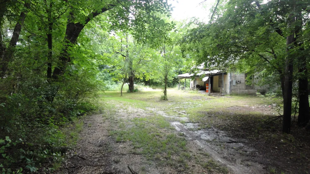 303 W College Street Trenton, TX 75490