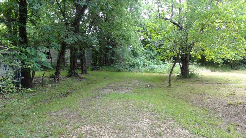 303 W College Street Trenton, TX 75490