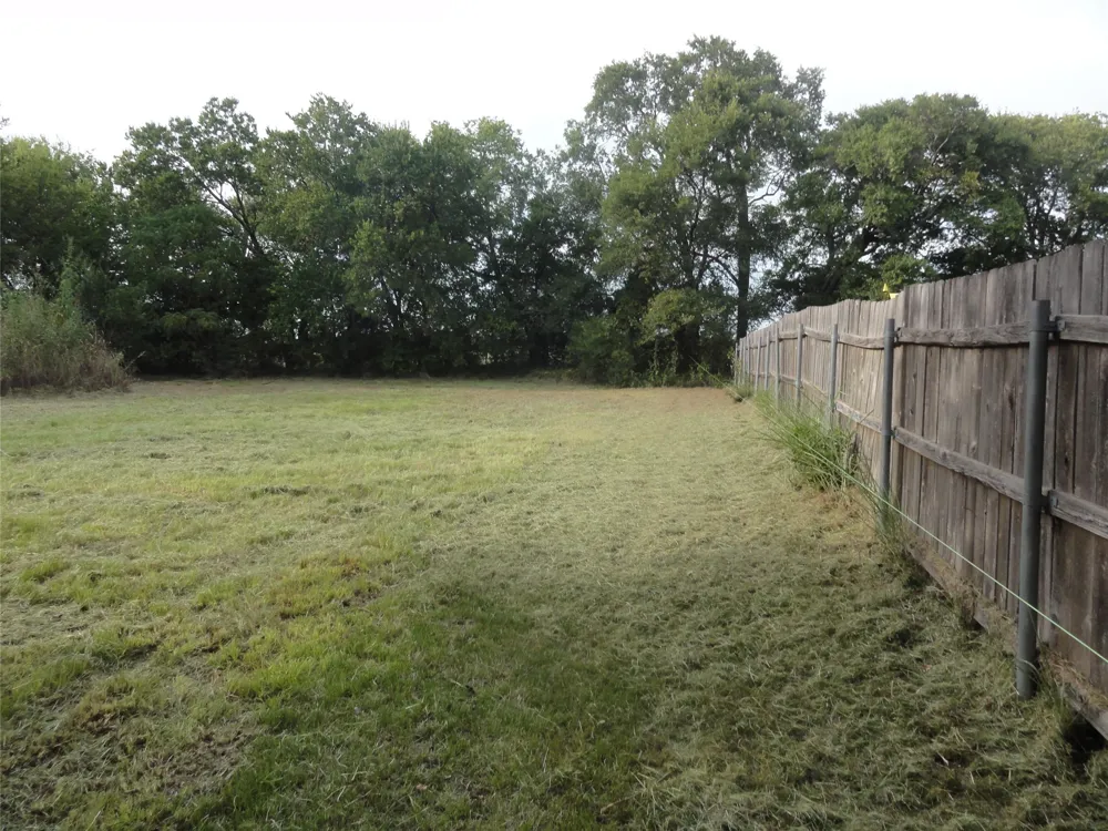 303 W College Street Trenton, TX 75490