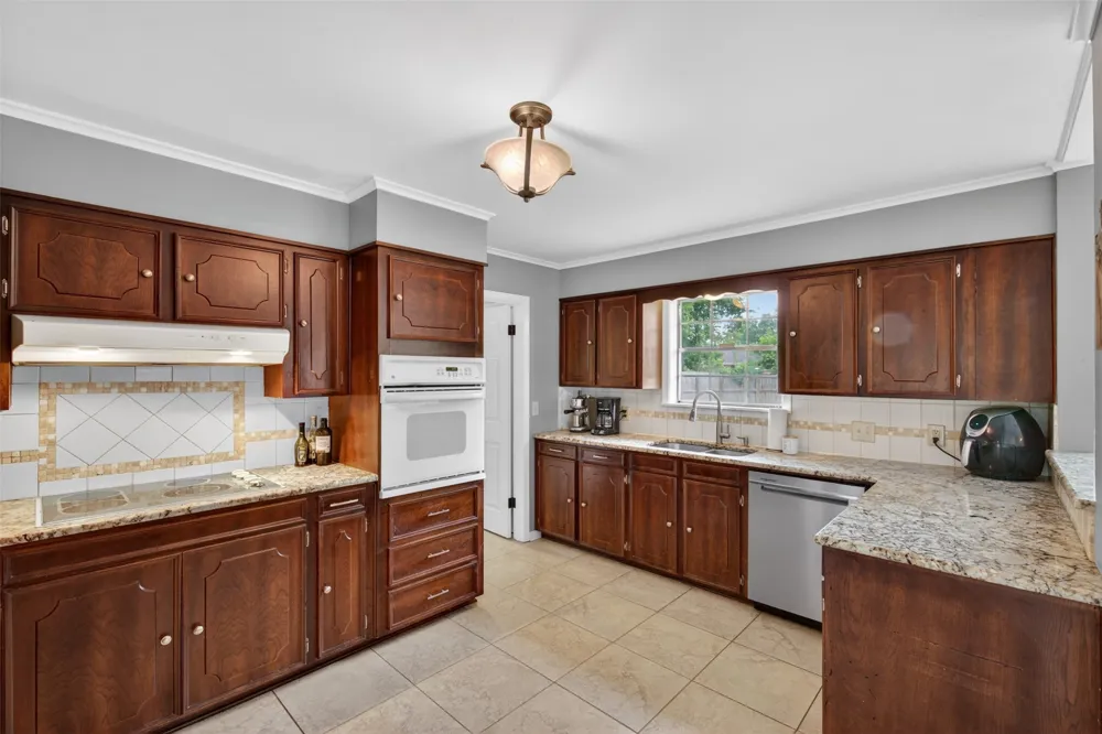 7501 Camelback Drive Shreveport, LA 71105