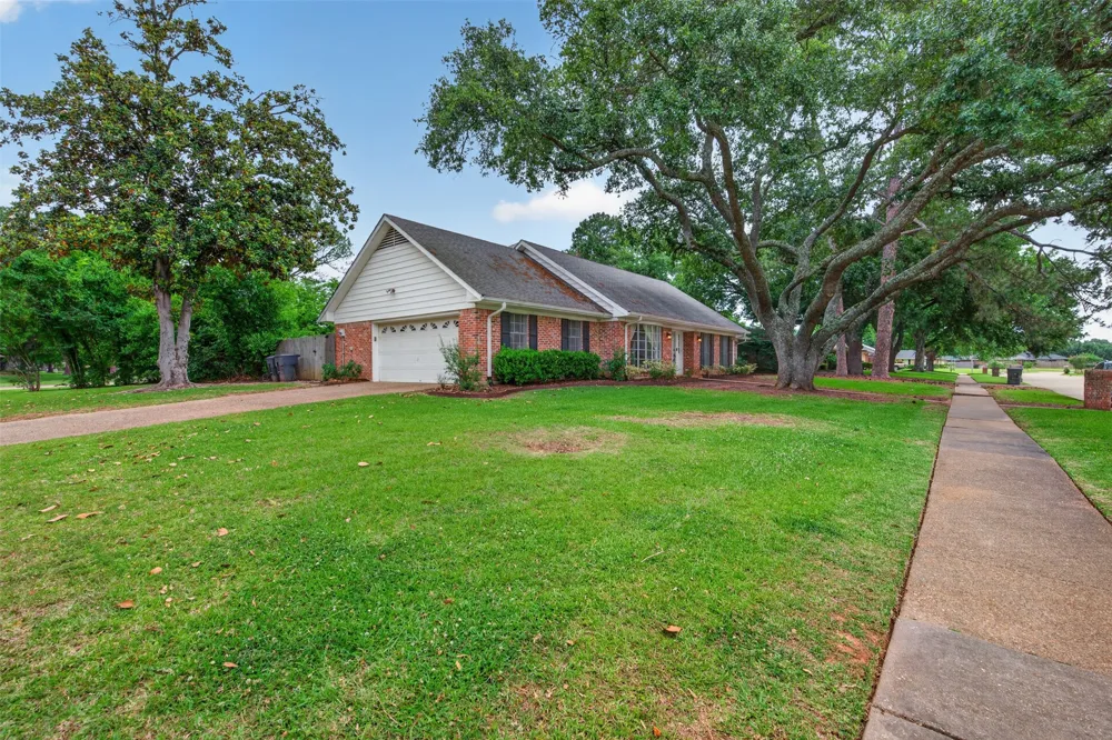 7501 Camelback Drive Shreveport, LA 71105