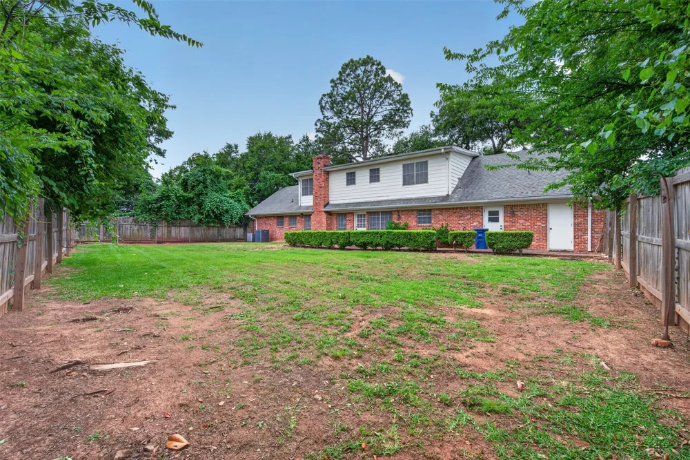 7501 Camelback Drive Shreveport, LA 71105