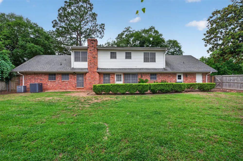 7501 Camelback Drive Shreveport, LA 71105