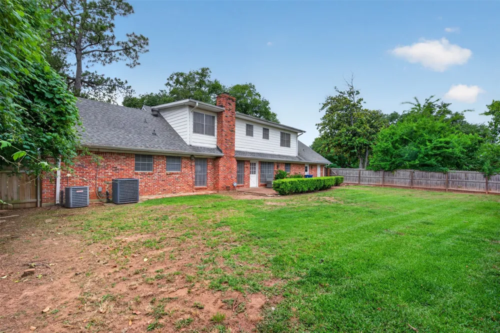 7501 Camelback Drive Shreveport, LA 71105