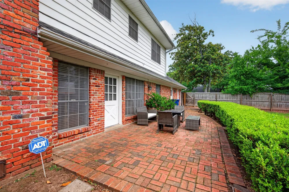 7501 Camelback Drive Shreveport, LA 71105