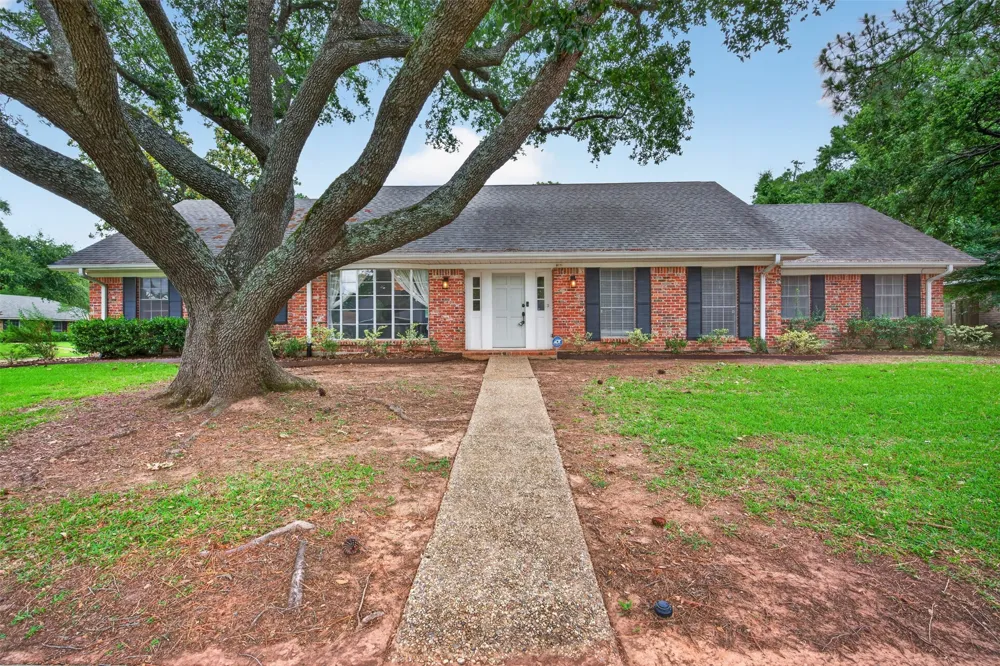 7501 Camelback Drive Shreveport, LA 71105