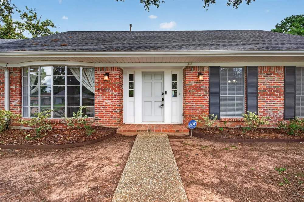 7501 Camelback Drive Shreveport, LA 71105