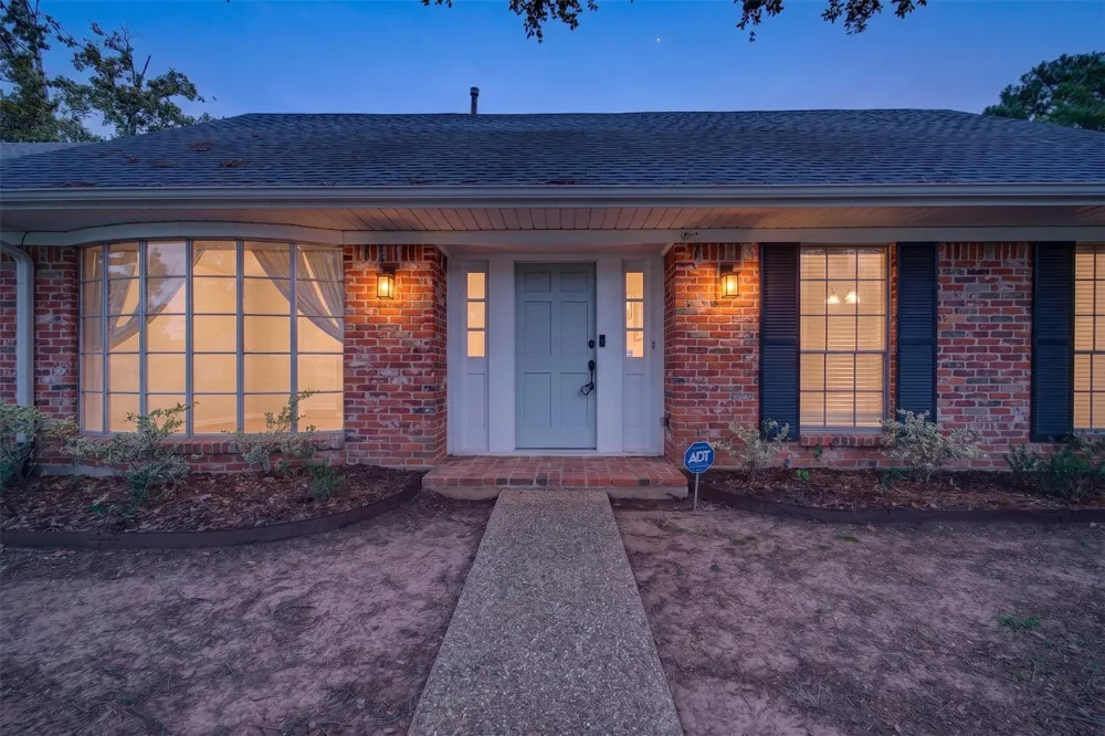 7501 Camelback Drive Shreveport, LA 71105