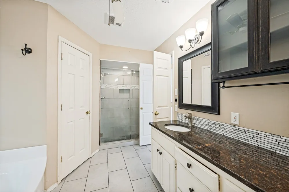 104 Creek Side Court Kennedale, TX 76060
