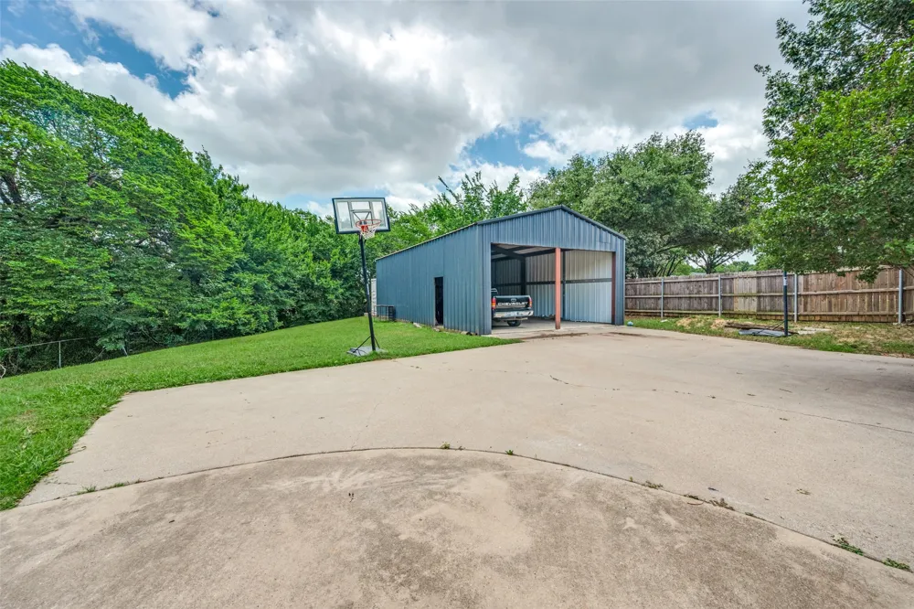 104 Creek Side Court Kennedale, TX 76060