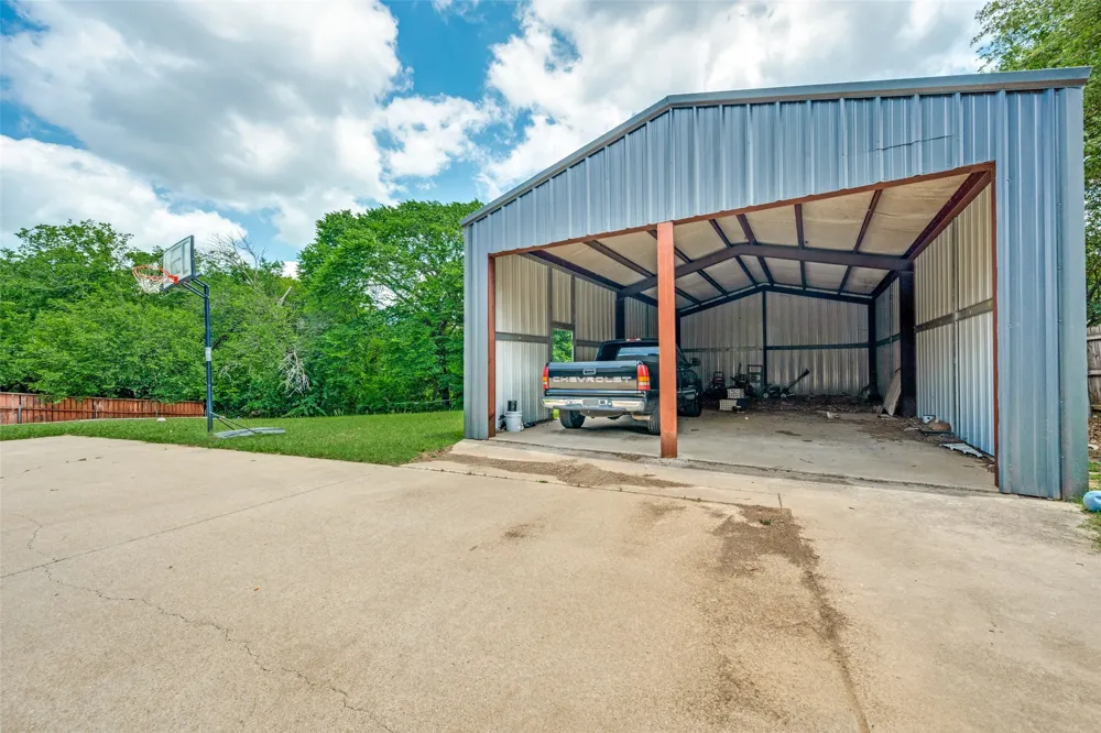 104 Creek Side Court Kennedale, TX 76060