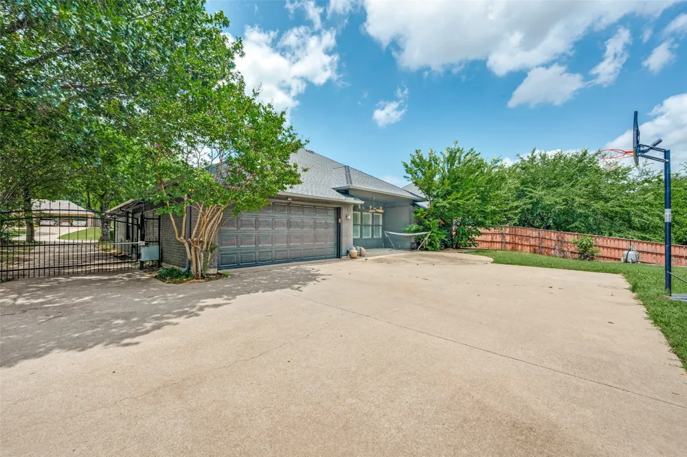 104 Creek Side Court Kennedale, TX 76060