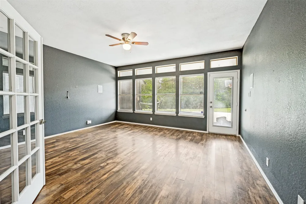 104 Creek Side Court Kennedale, TX 76060