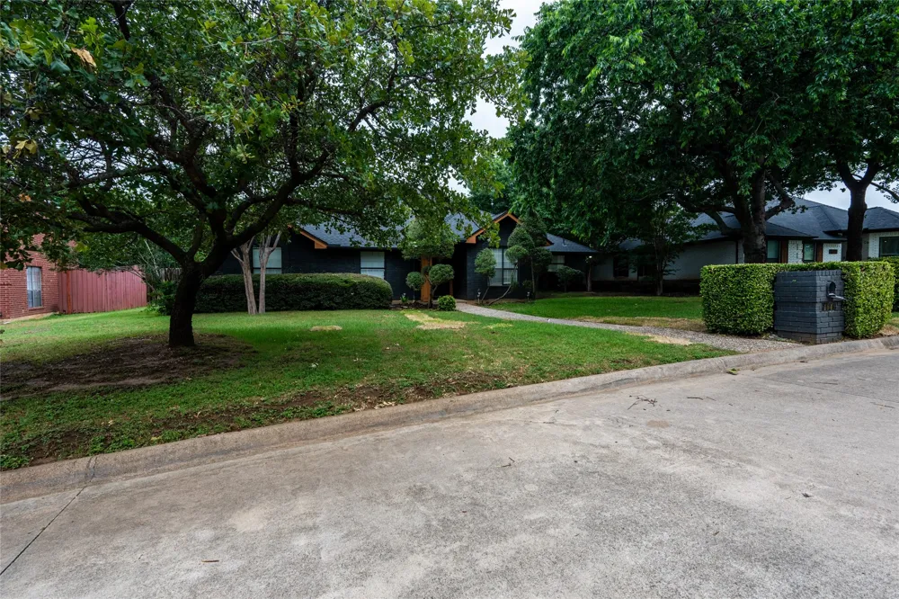 104 Creek Side Court Kennedale, TX 76060