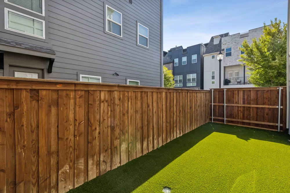 2541 Carmelita Street Dallas, TX 75212