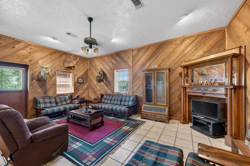 1053 ACR 499 Athens, TX 75751