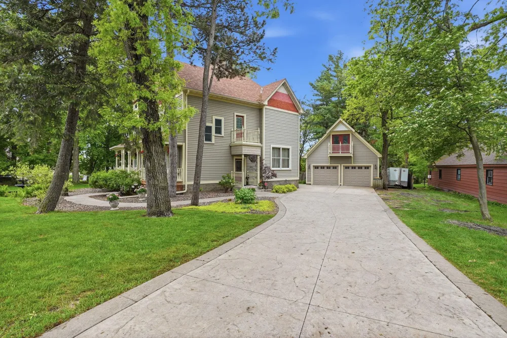 2940 Labore Road Little Canada, MN 55109