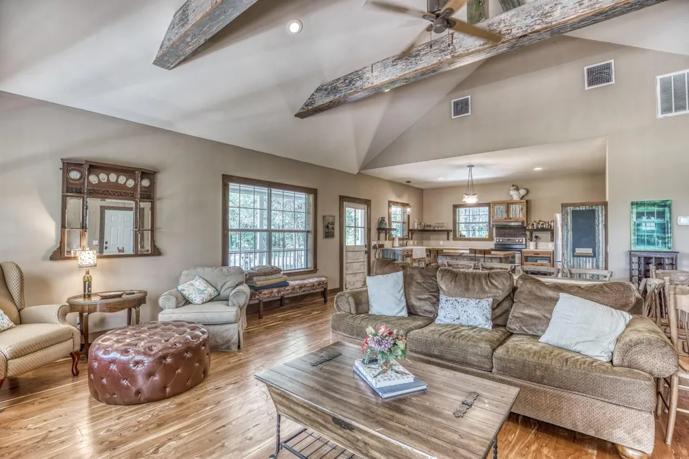 1237 Private Road 2181 Giddings, TX 78942