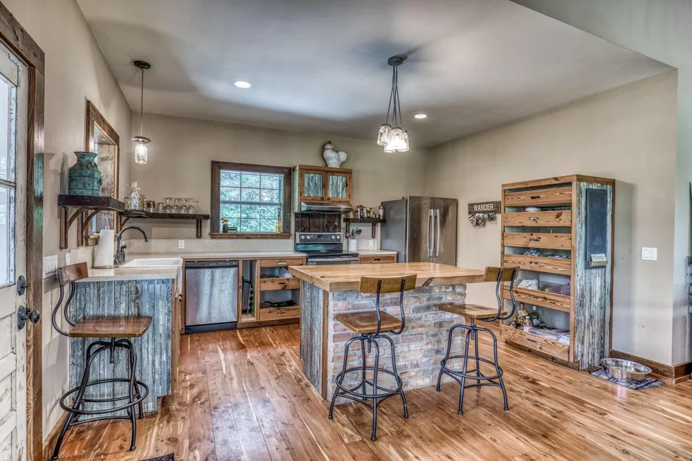 1237 Private Road 2181 Giddings, TX 78942